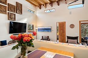 Casa Ladera - Enchanting Home, Nestled in Foothills With Spectacular V