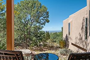 Casa Ladera - Enchanting Home, Nestled in Foothills With Spectacular V