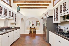 Casa Ladera - Enchanting Home, Nestled in Foothills With Spectacular V
