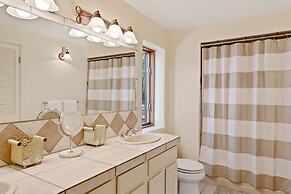 Casa Ladera - Enchanting Home, Nestled in Foothills With Spectacular V