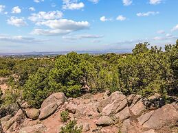 Casa Ladera - Enchanting Home, Nestled in Foothills With Spectacular V