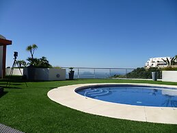 Luxurious Apartment With Spa Area