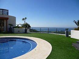 Luxurious Apartment With Spa Area