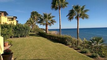 Grand Front Line Location Apartment- Heated Pool