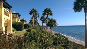 Grand Front Line Location Apartment- Heated Pool