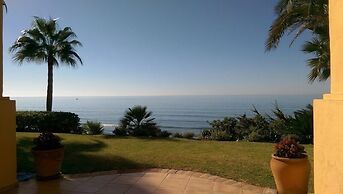 Grand Front Line Location Apartment- Heated Pool