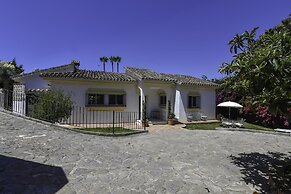 Beautiful Villa Near Beach - Marbella