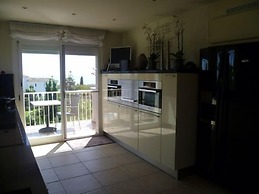 Luxury Villa With Pool & Jacuzzi