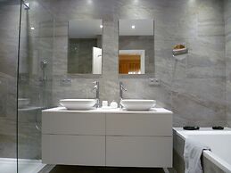 Luxury Villa With Pool & Jacuzzi