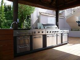 Luxury Villa With Pool & Jacuzzi