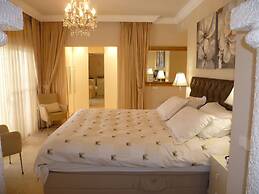 Luxury Villa With Pool & Jacuzzi