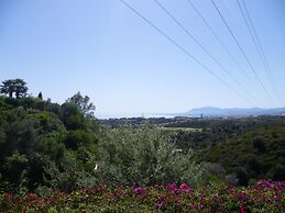 Luxury Villa With Pool & Jacuzzi