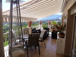 Luxury Villa With Pool & Jacuzzi