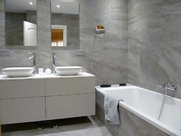 Luxury Villa With Pool & Jacuzzi