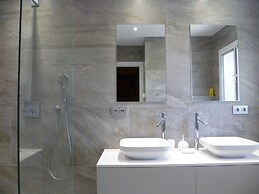 Luxury Villa With Pool & Jacuzzi