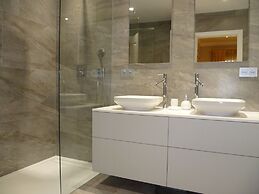 Luxury Villa With Pool & Jacuzzi