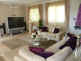 Luxury Villa With Pool & Jacuzzi