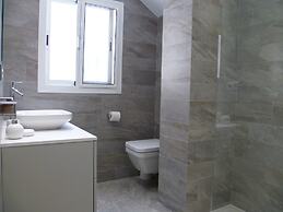 Luxury Villa With Pool & Jacuzzi