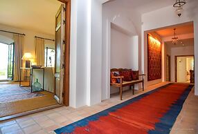 A Real Oasis In Colonial Style Villa