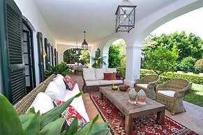 A Real Oasis In Colonial Style Villa