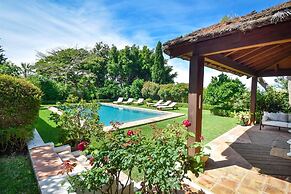 A Real Oasis In Colonial Style Villa