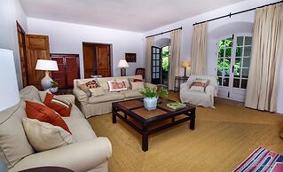 A Real Oasis In Colonial Style Villa