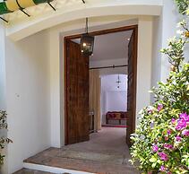 A Real Oasis In Colonial Style Villa