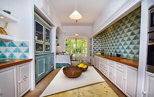 A Real Oasis In Colonial Style Villa