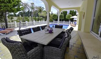 Exquisite Villa 50m To Beach