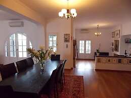 Very Pretty House In Great Location