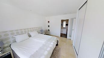 Exquisite Villa Near Beach - Heated Pool