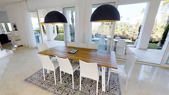 Exquisite Villa Near Beach - Heated Pool