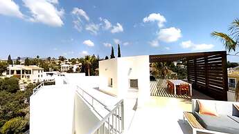 Exquisite Villa Near Beach - Heated Pool