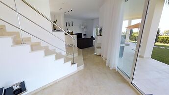 Exquisite Villa Near Beach - Heated Pool