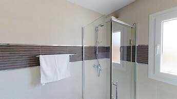 Exquisite Villa Near Beach - Heated Pool