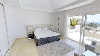 Exquisite Villa Near Beach - Heated Pool