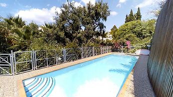 Exquisite Villa Near Beach - Heated Pool