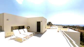 Exquisite Villa Near Beach - Heated Pool