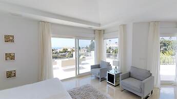 Exquisite Villa Near Beach - Heated Pool