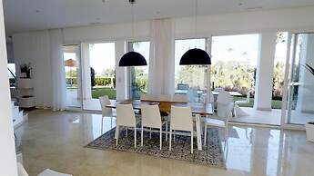 Exquisite Villa Near Beach - Heated Pool