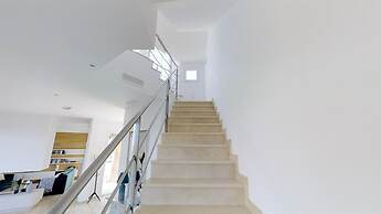 Exquisite Villa Near Beach - Heated Pool