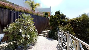 Exquisite Villa Near Beach - Heated Pool