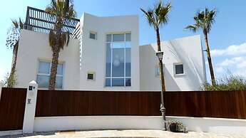 Exquisite Villa Near Beach - Heated Pool