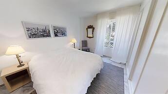 Modern Apartment Near Puerto Banus