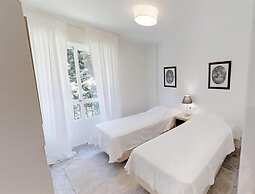 Modern Apartment Near Puerto Banus