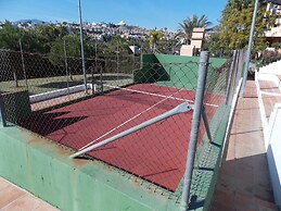 Spacious Townhouse Near Beaches & Golf