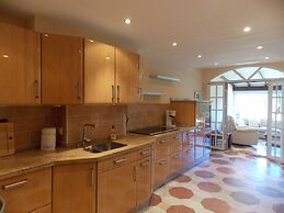 Spacious Townhouse Near Beaches & Golf