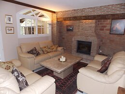 Spacious Townhouse Near Beaches & Golf