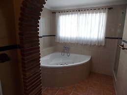 Spacious Townhouse Near Beaches & Golf