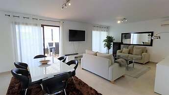 Beautiful Penthouse Near Beach